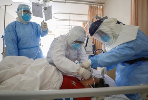 china-medical-workers-working